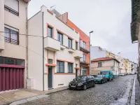 Apartamento A Francos Artist Painting 1 Hotels in Ramalde