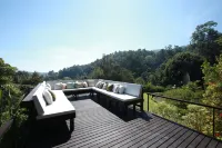 Vanilla Hill (Hill Lodge)