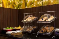 Fairfield Inn & Suites Wheeling at the Highlands - breakfast