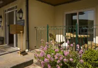 Beachcombers Apartments