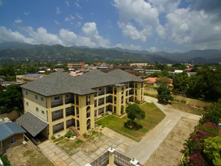 New Kingston Guest Apartments @ Donhead Отели рядом с достопримечательностью «Зоопарк Хоп»