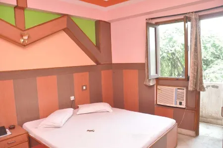 Hotel Prince Palace (The Green) Отели рядом с достопримечательностью «Суоми Вивекананд Гарден»