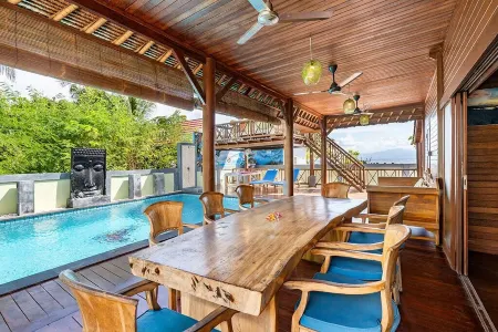 Gecko Villa & Bungalows Отели рядом с достопримечательностью «Selambung Beach»