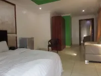 Serena Hotels and Suites Hotels near Mecure Health Ltd
