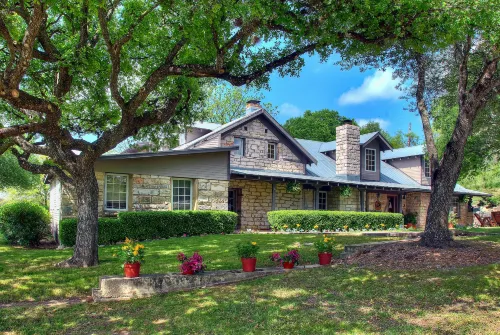 Kuebler Waldrip Haus B&B Hotels in New Braunfels
