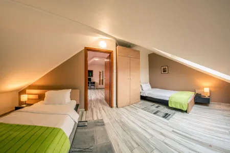 Veliki Garni Hotel Отели в г. Ковиљ