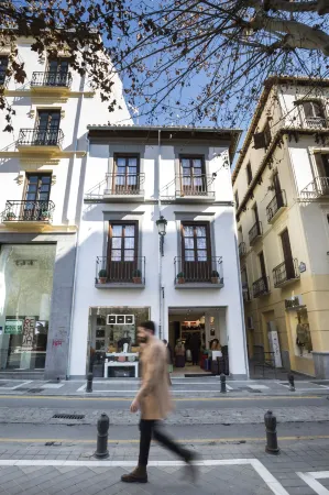 La Casa de la Trinidad Suites Отели рядом с достопримечательностью «Монастырь Святого Иеронима»