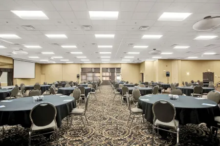 Superior Inn Hotel and Conference Centre Thunder Bay Отели рядом с Аэропорт Тандер Бэй
