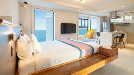 Gyeongju Luna Piena Pool Villa Отели рядом с достопримечательностью «Submerged Tomb of King Munmu»