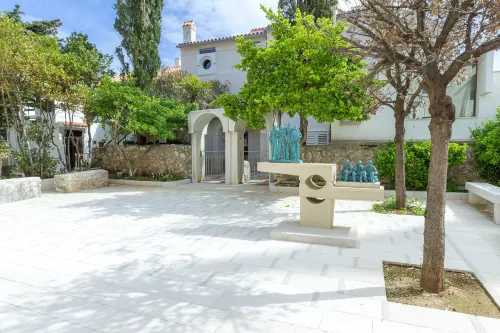 Apartments in City Center Ventus Hotels in Novalja