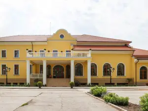 Hotel Plauter Kúria