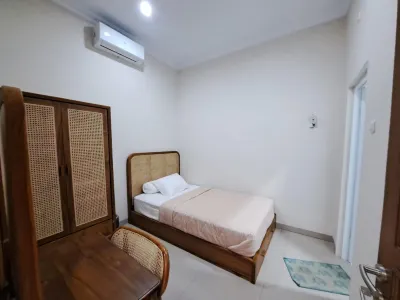 RedDoorz at Uma Arda Hometown Hotell i Tawangsari