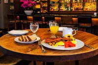 Grand Park Hotel Vancouver Airport, Ascend Hotel Collection - breakfast