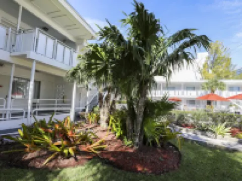 โรงแรมคอลลินส์ โรงแรมในไมอามีบีช