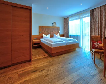 Gasthof zur Post Hotels in Raisting