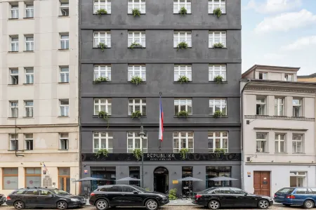 共和國套房飯店