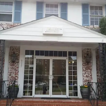 The Virginia Lodge