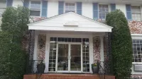 The Virginia Lodge Hotels in Belle Haven