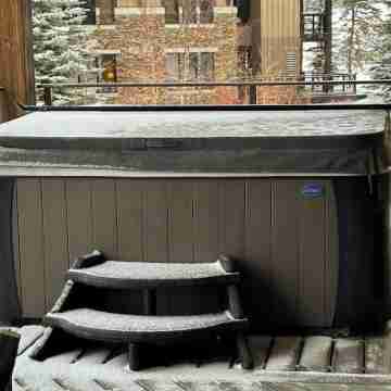 JUST LISTED Luxury 4BR Retreat in Wildhorse Meadows - Après Escape Chalet Fitness & Recreational Facilities