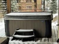 JUST LISTED Luxury 4BR Retreat in Wildhorse Meadows - Après Escape Chalet