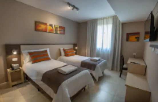 門多查城市福恩特馬約爾酒店