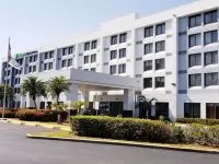 Holiday Inn Express & Suites Miami - Hialeah Отели в г. Хайалиа