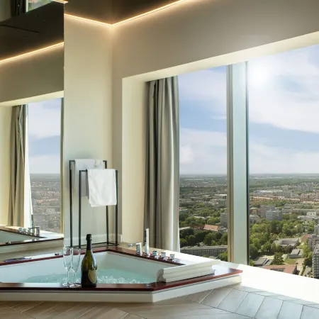 In the Sky - Apartamenty w Sky Tower Отели рядом с достопримечательностью «Железнодорожный макет «Колейково»»
