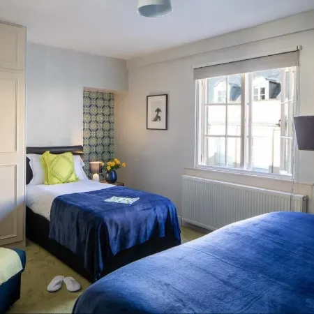 Dream Stays Bath - Trim Street Townhouse with Hot Tub