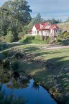 Crabtree Riverfront Cottages Beautiful Peaceful Location Relax & Enjoy Hotels in Grove