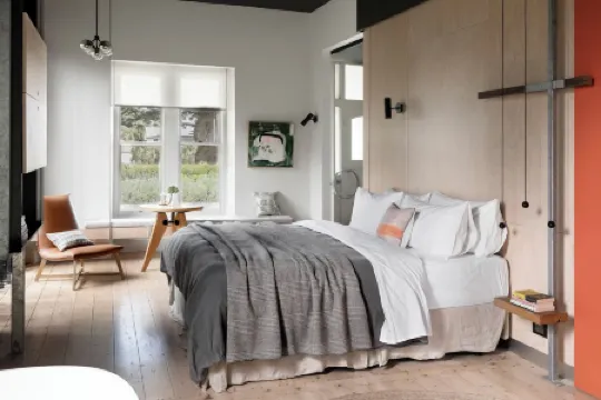 Mr & MRS Smith Drift House