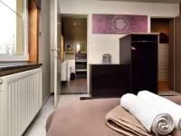 Beautiful, Luxury Home with Sauna, Hot Tub, Private Bathrooms