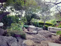 Lynns Guest House - parking