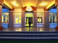 Excella Hotel Hotels near Ubon Square