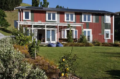 The Pear Orchard Lodge Hotels near Tofu Cat