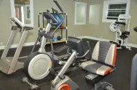 Days Inn by Wyndham Golden - Gym