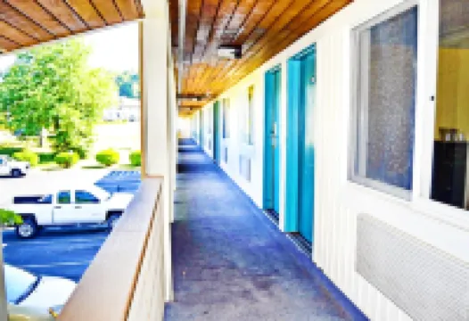 Flagship Inn & Suites