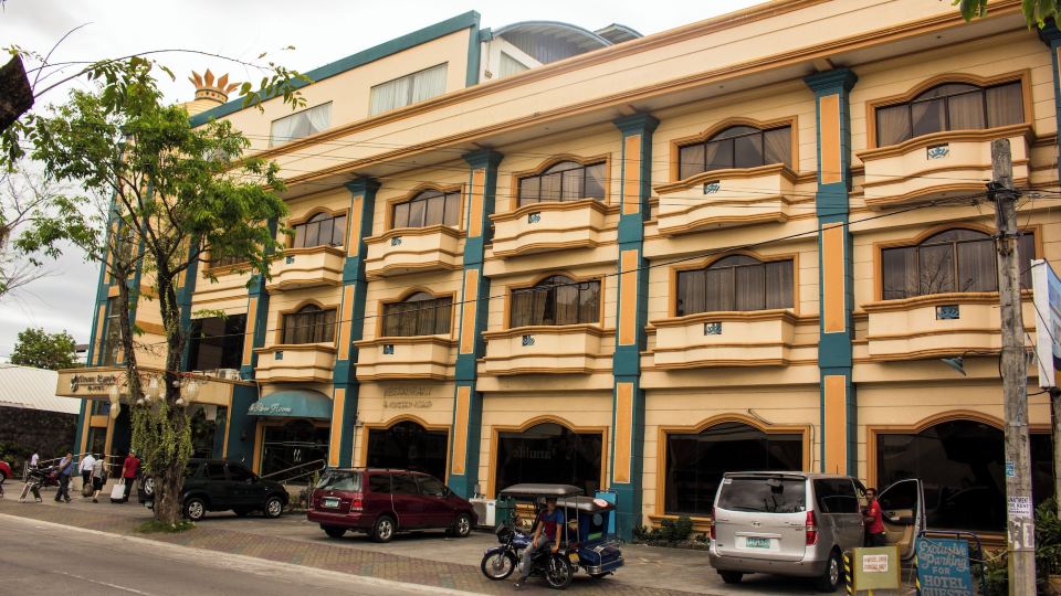 Crown Royale Hotel