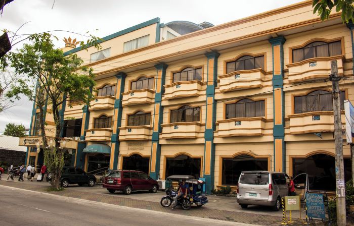 Crown Royale Hotel