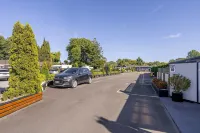 Amble Inn Motel - parking