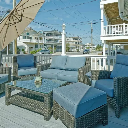 Cozy and Roomy Beachside Bungalow in Sea Isle