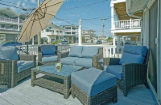 Cozy and Roomy Beachside Bungalow in Sea Isle