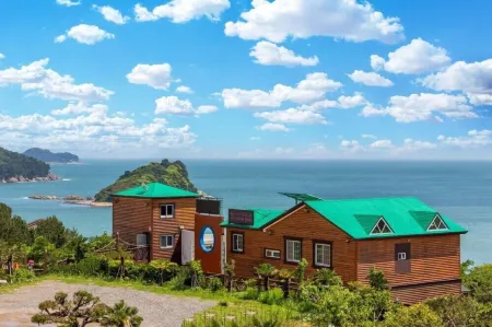 Pado Hyanggi Pension Отели рядом с достопримечательностью «Hallyeohaesang National Park»