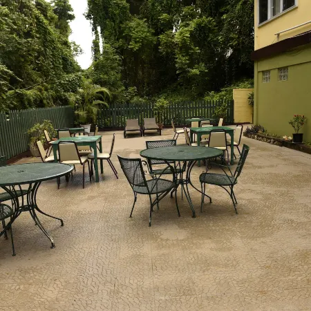 Pineapple Court Hotel