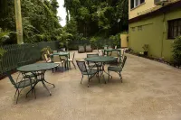 Pineapple Court Hotel Hotels in 