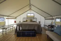 BaseCamp 37° Hotels in Kane County