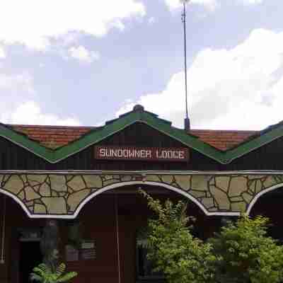 Sundowner Lodge Hotel Exterior