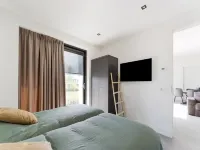 Idyllic Holiday Villa with Jetty Hotel dekat Eemhof Trout Fishing