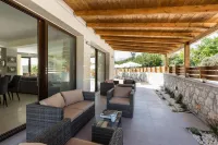 Villa Chnaris - Private Pool and Sauna