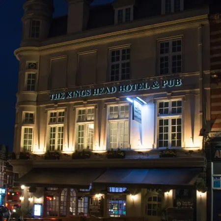 The Kings Head Hotel Отели рядом с достопримечательностью «Стадион «Лофтус Роуд»»