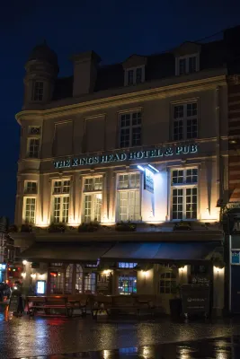 The Kings Head Hotel Hotels near Loftus Road